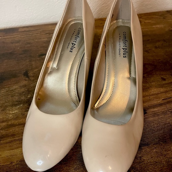 Barely Worn! Size 11 Comfort Nude Heels